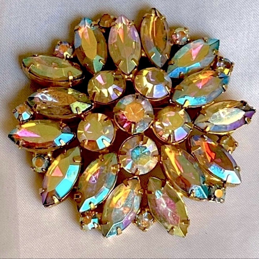 Vintage Aurora Borealis Rhinestone Brooch **EUC** - Picture 5 of 5